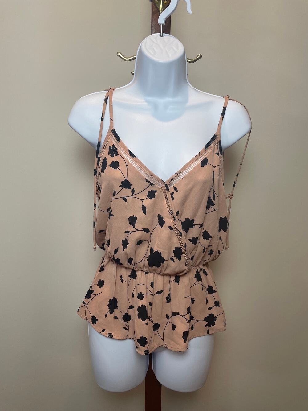 Sienna Sky Size S Blush Pink Strappy V‑Neck Top Black Floral Design NWT